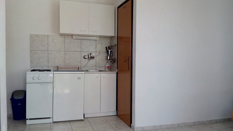 Croatia house for rent Karlobag 22 kitchen